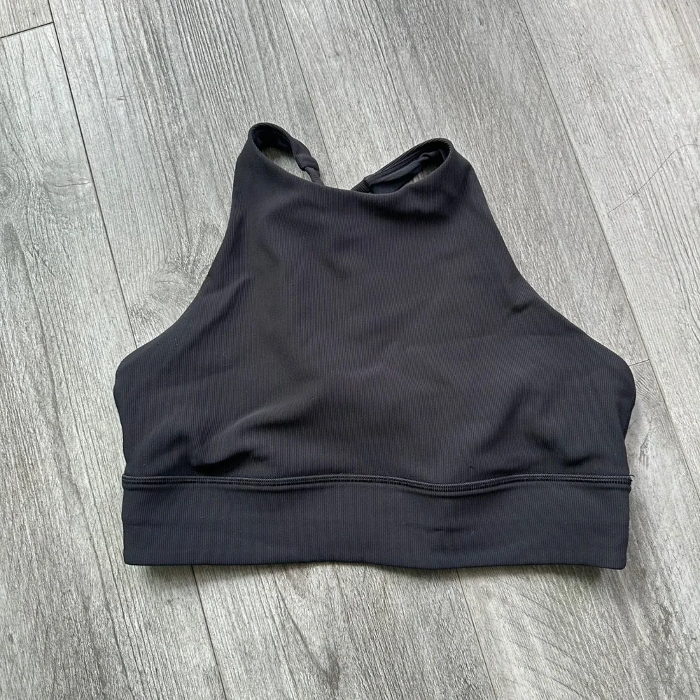 Lululemon Black High Neck Sports energy Bra Size 10 Ribbed Cross Back Yoga